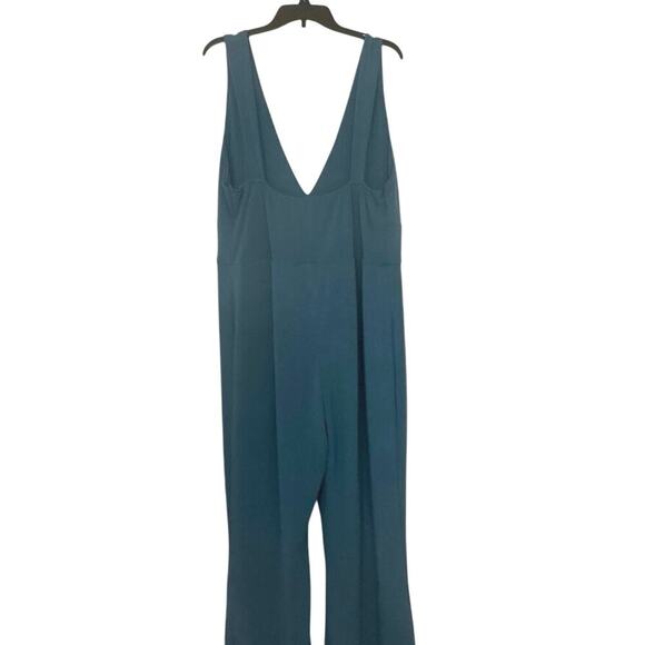 Pretty Little Thing Blue Contour Jersey Flared  Deep V Neck Jumpsuit New 1X - Picture 6 of 10